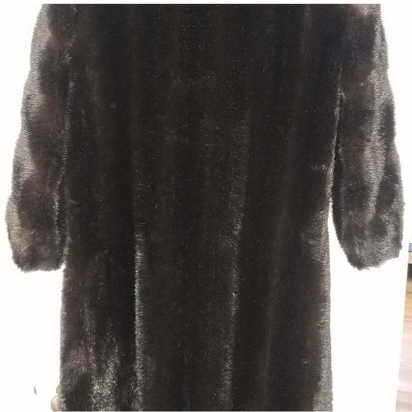 Elegant Black Fur Coat - Picture 5 of 5